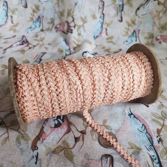 5 Yards of Vintage Peach Color Fuzzy Rick Rack Trim Sewing Notions New Old Stock - Picture 2 of 9